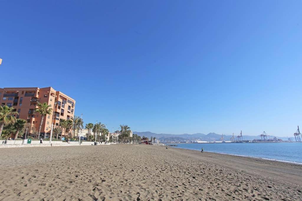 Apartamento Ático con terraza y vistas, parking gratuito Málaga Exterior foto