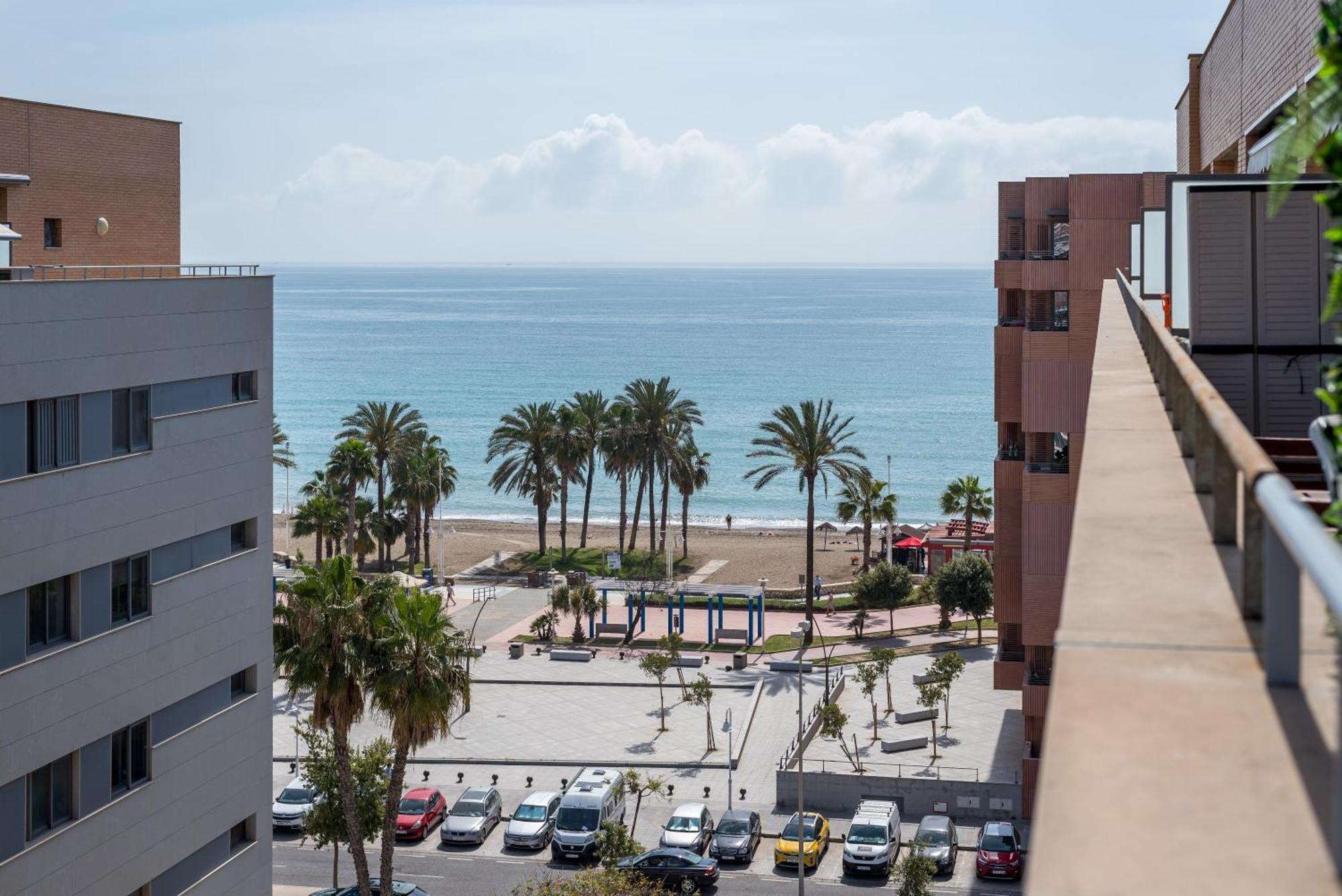 Apartamento Ático con terraza y vistas, parking gratuito Málaga Exterior foto