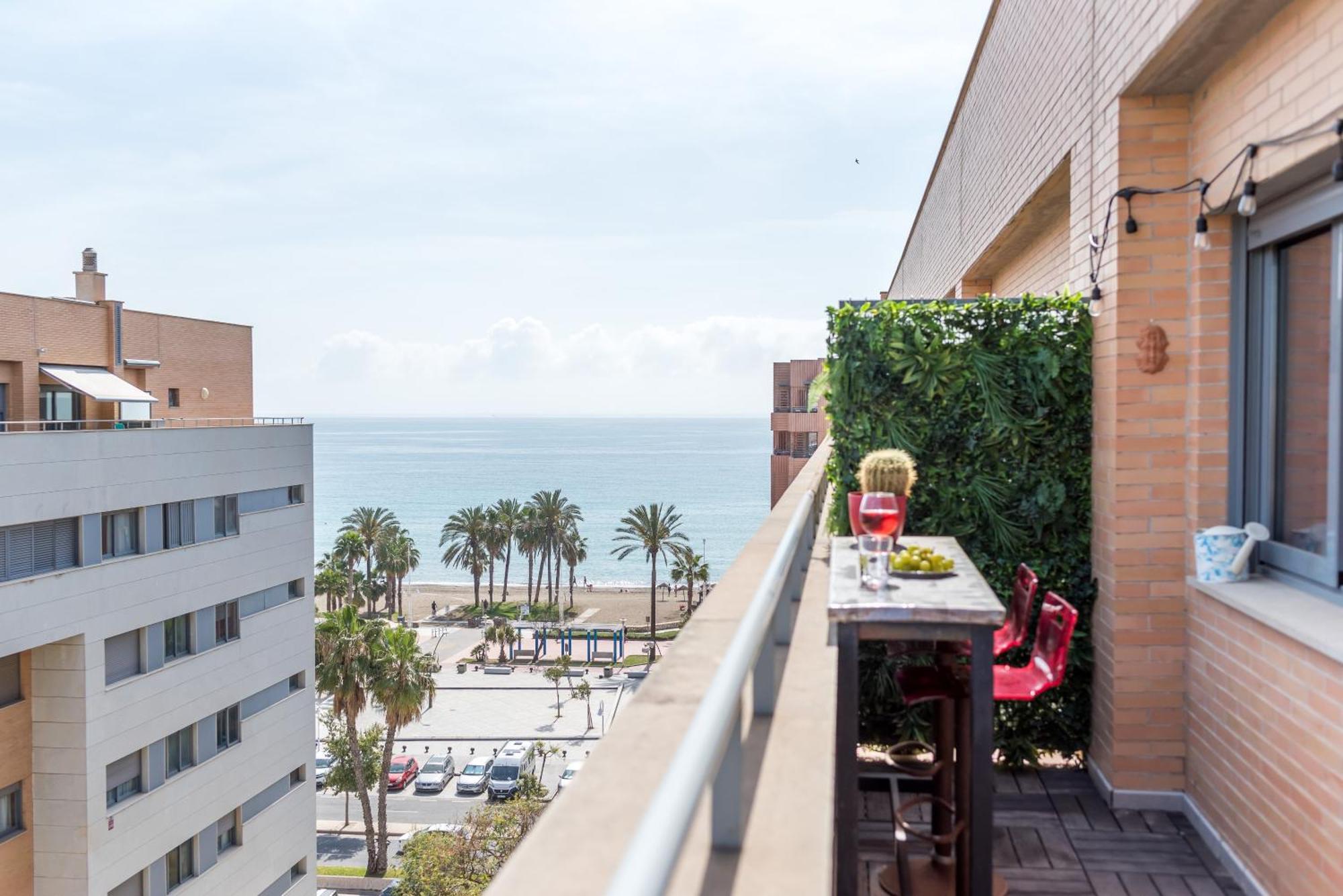 Apartamento Ático con terraza y vistas, parking gratuito Málaga Exterior foto