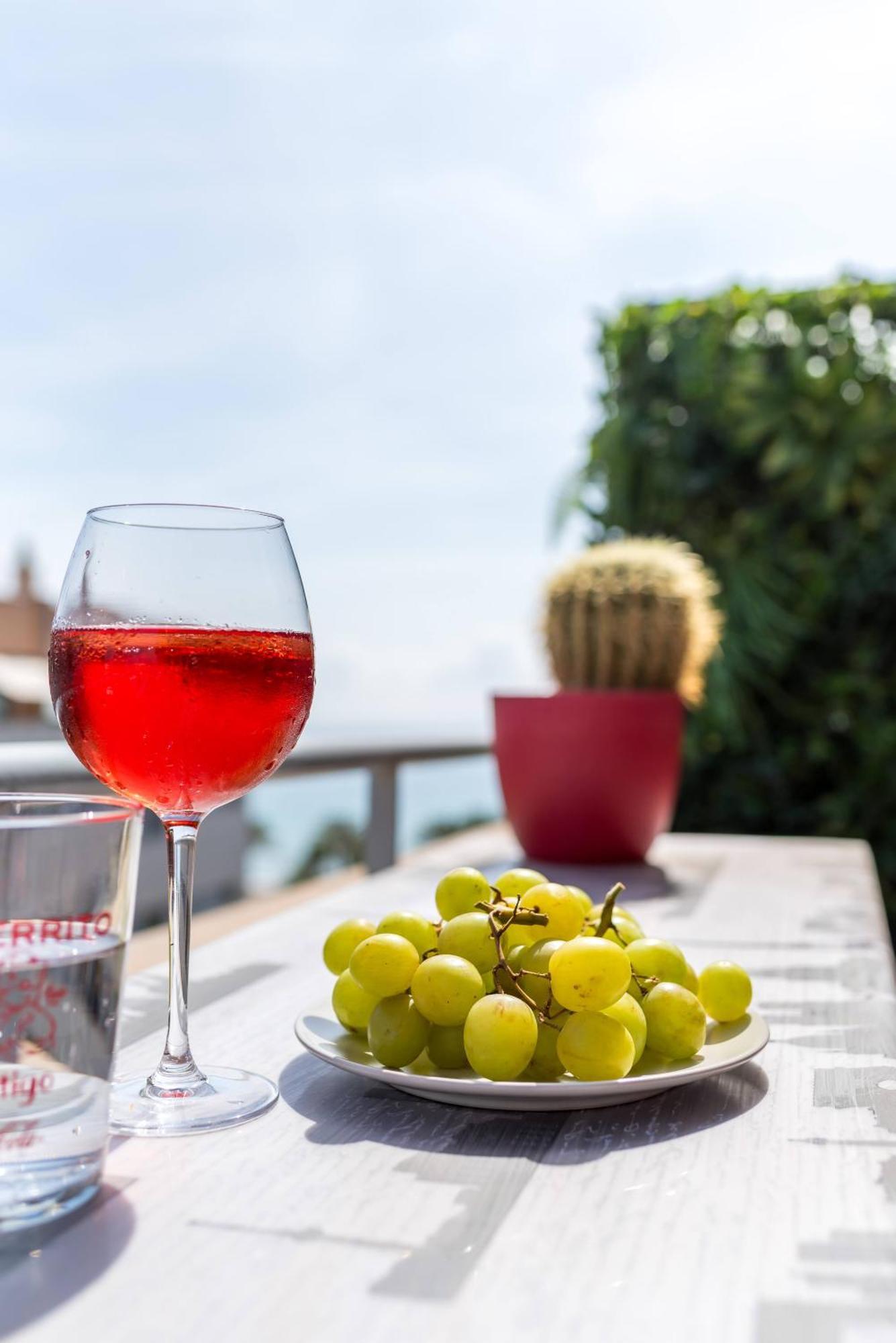 Apartamento Ático con terraza y vistas, parking gratuito Málaga Exterior foto