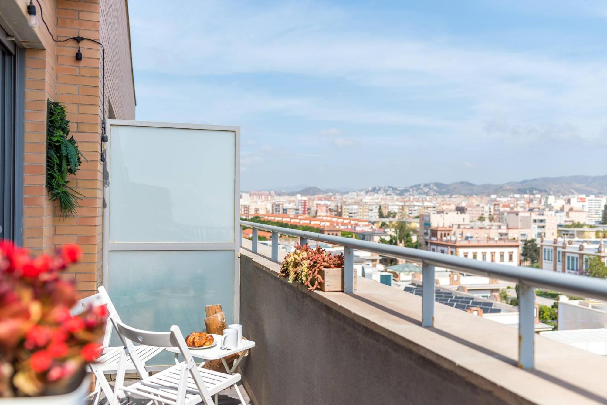 Apartamento Ático con terraza y vistas, parking gratuito Málaga Exterior foto